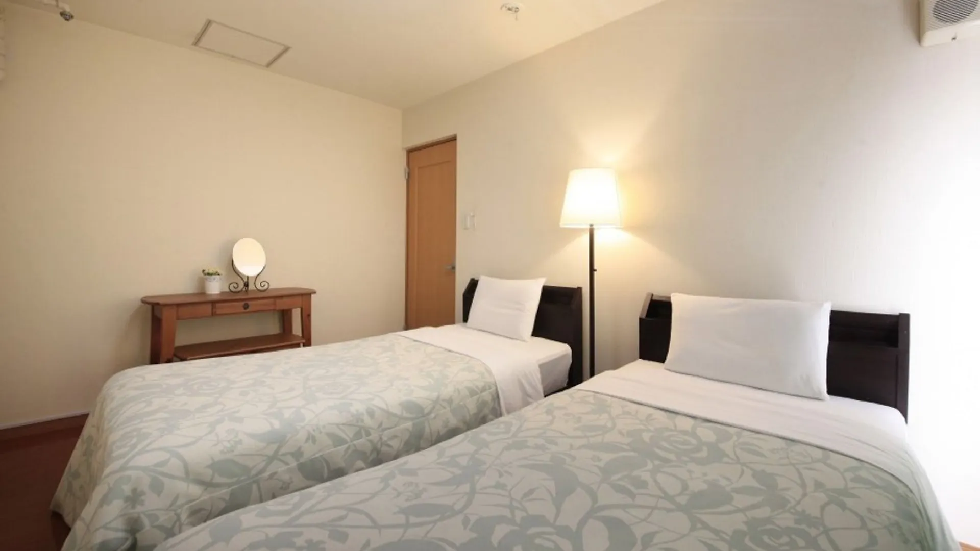 Shinjuku Urban Hotel Tokyo 2*,